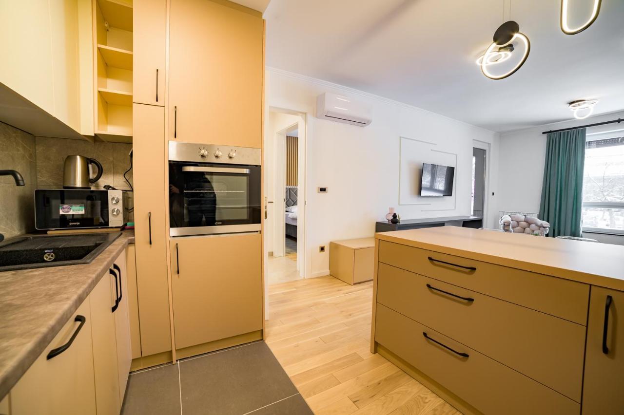 Apartman Epilux Τούζλα Εξωτερικό φωτογραφία